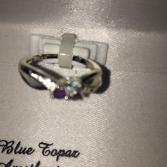 Ring - Picture 2 of 5